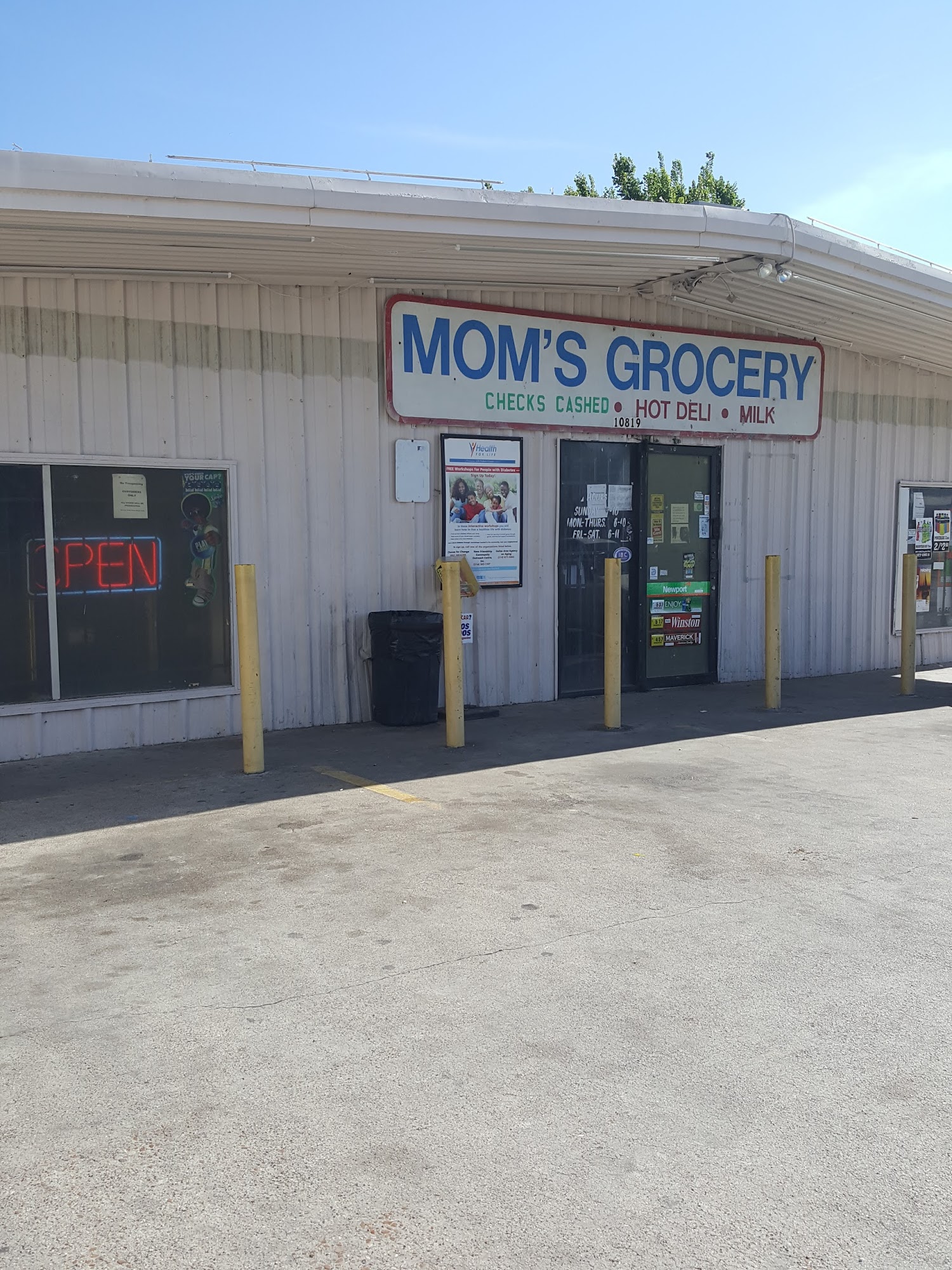 Mom's Grocery