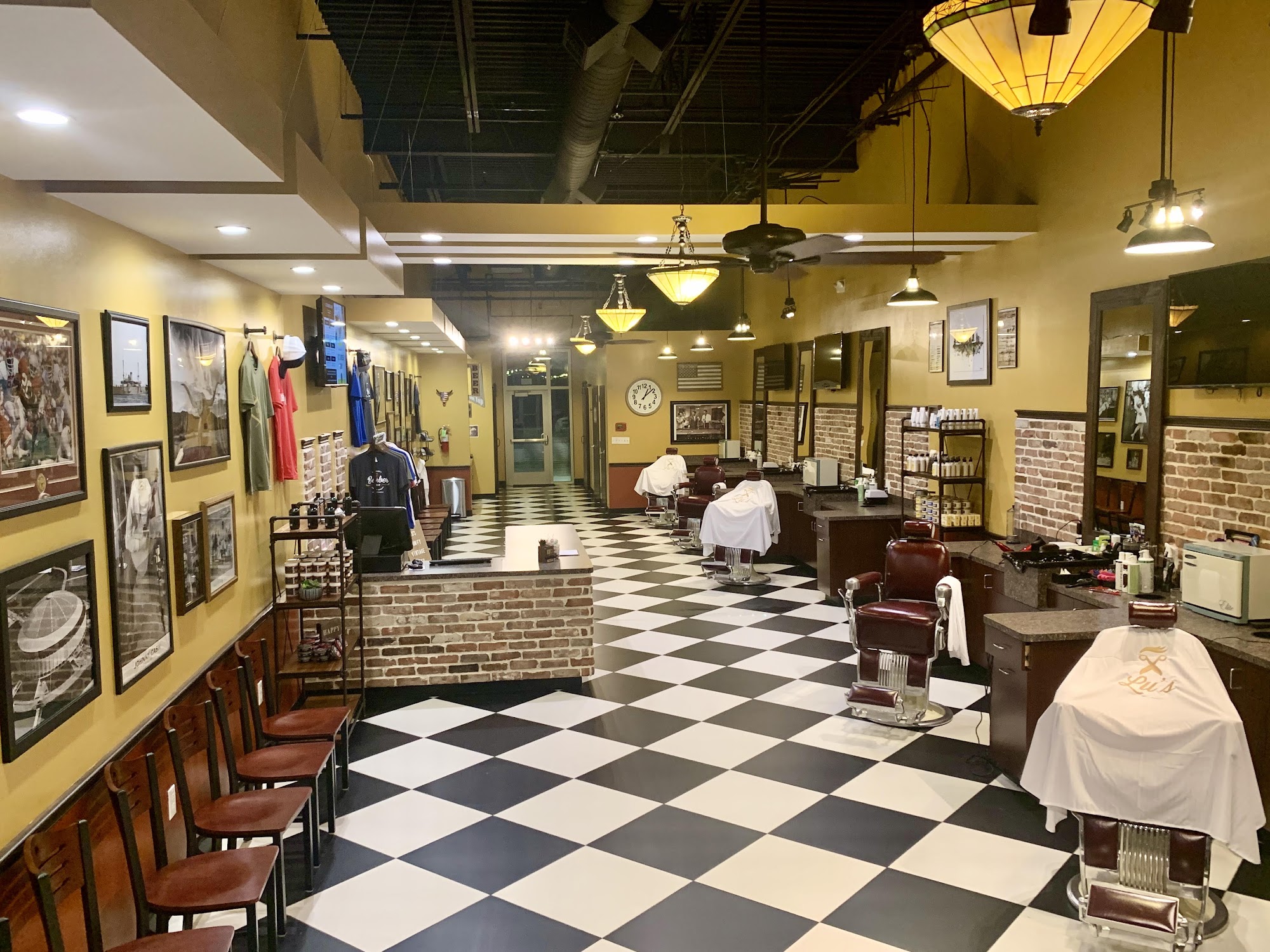 Lu's Barber Shop Haircut & Shave - Friendswood