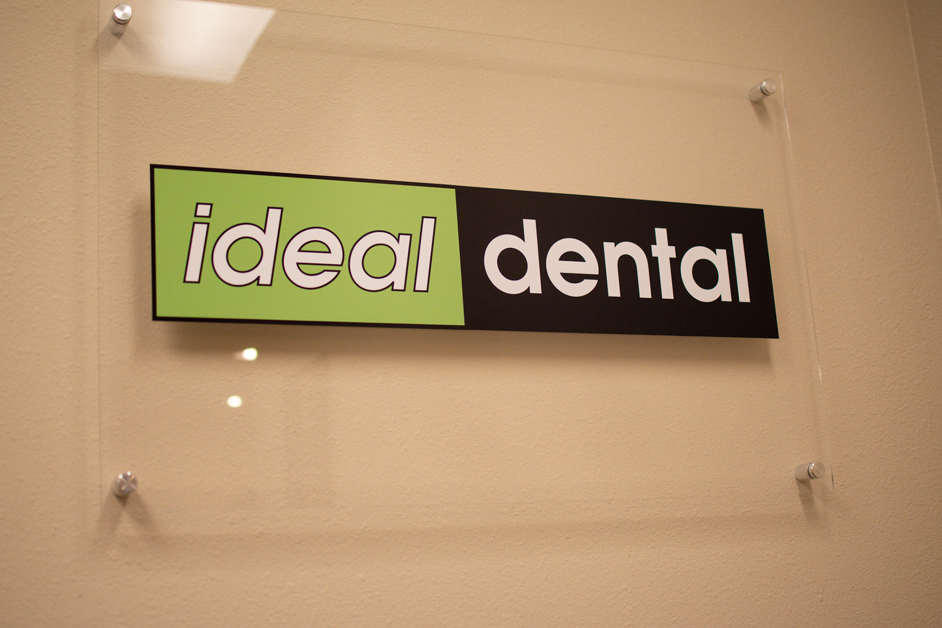 Ideal Dental Garland