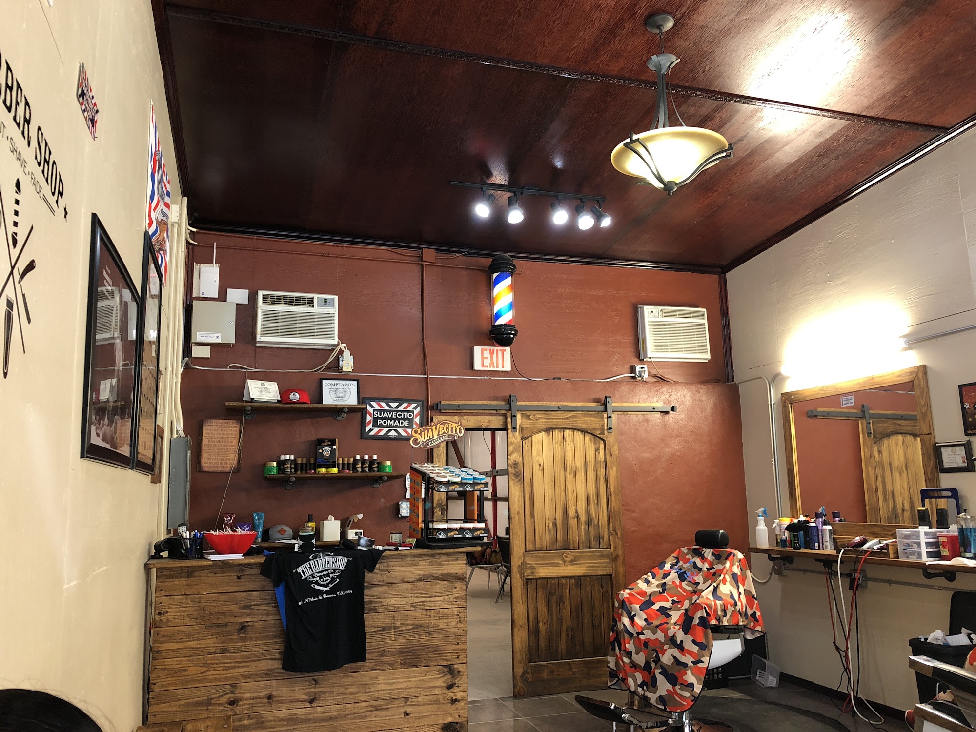 The Barbershop R27605, 217 N Main St, Pleasanton Texas 78064