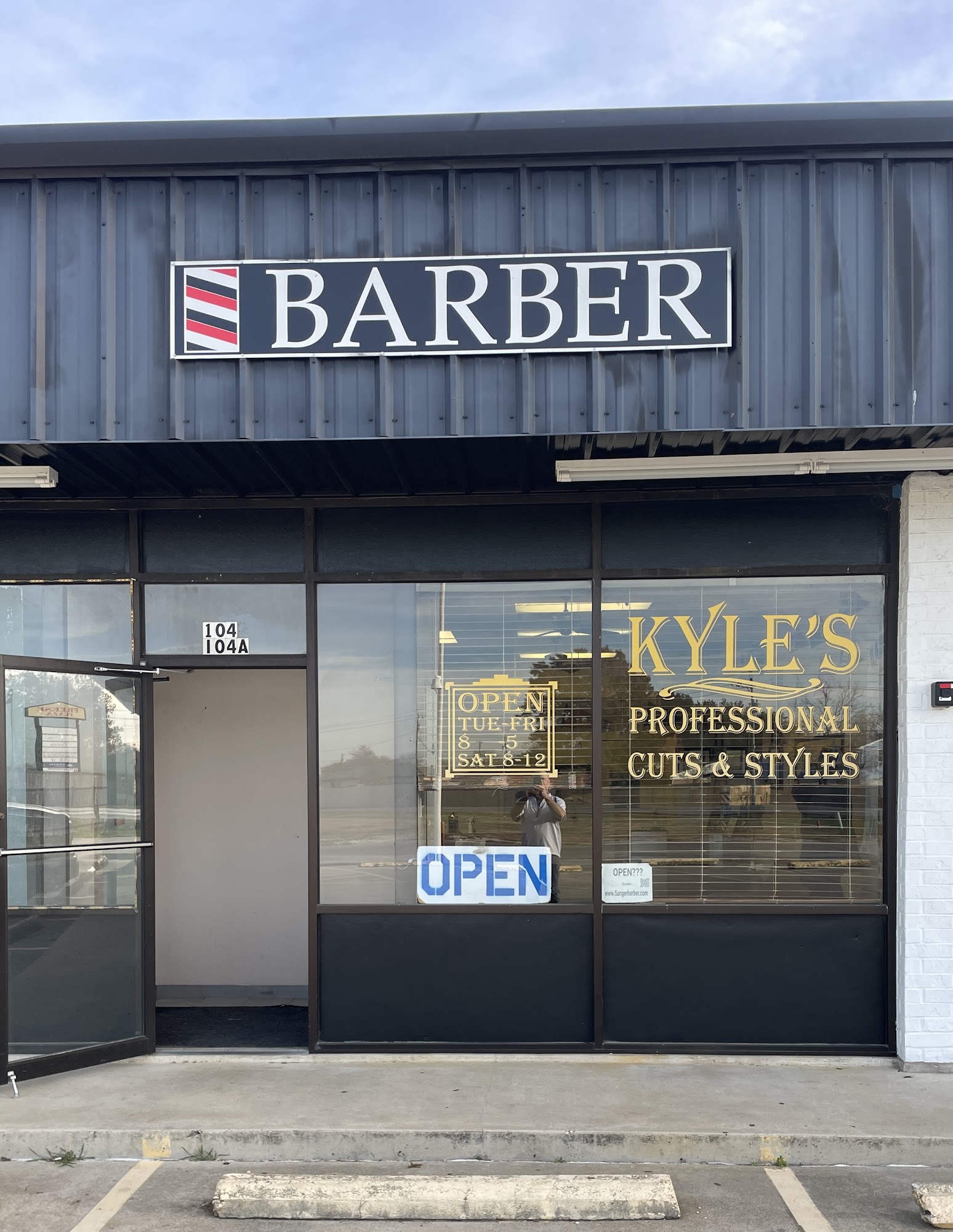 Kyle's Professional Cuts & Styles 904 S 5th St a, Sanger Texas 76266