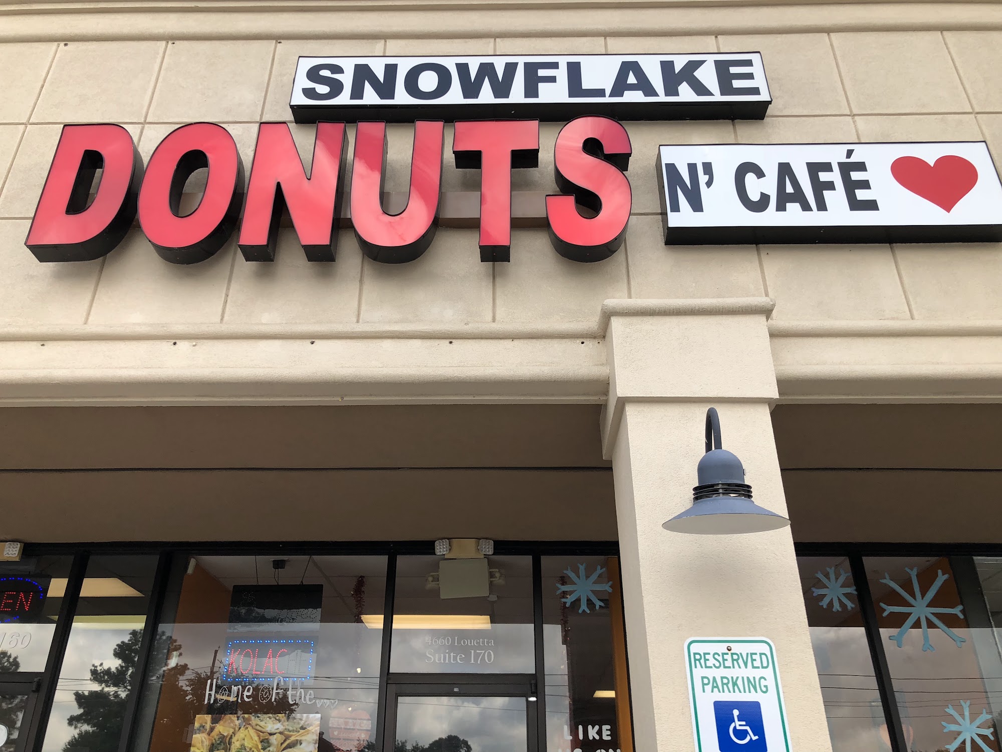 Robin’s Snowflake Donuts & Cafe