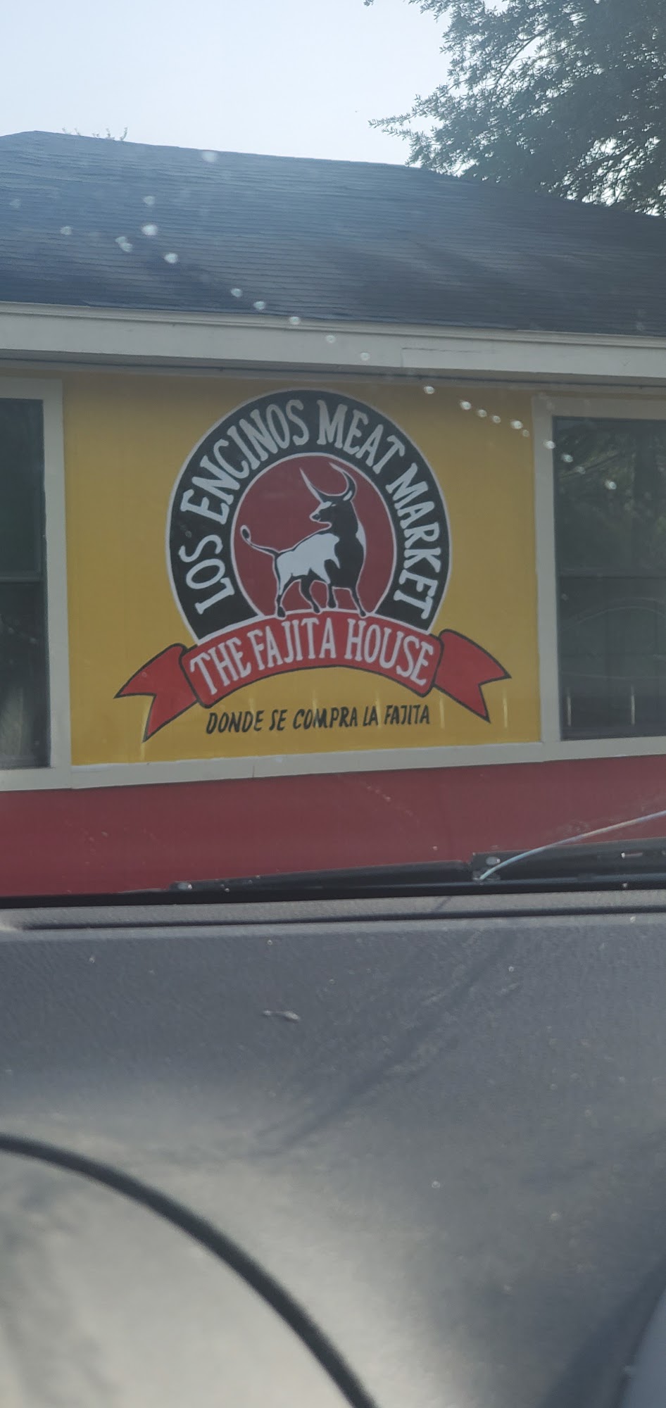 Los Encinos meat market