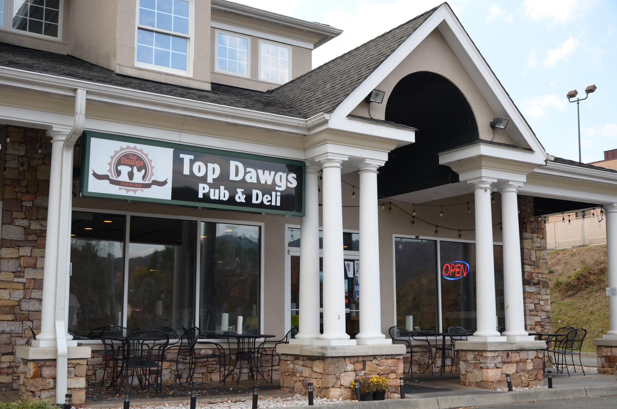 Top Dawgs Pub & Deli