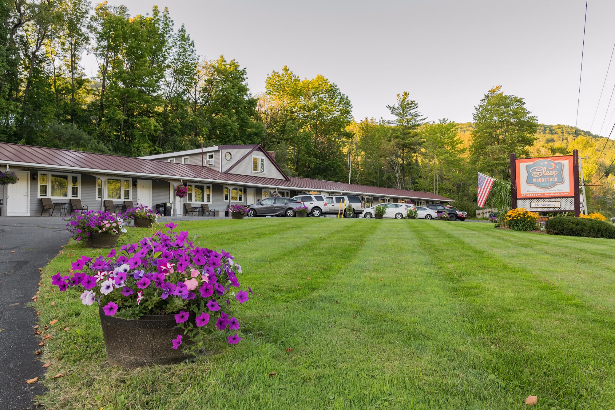 Sleep Woodstock Motel