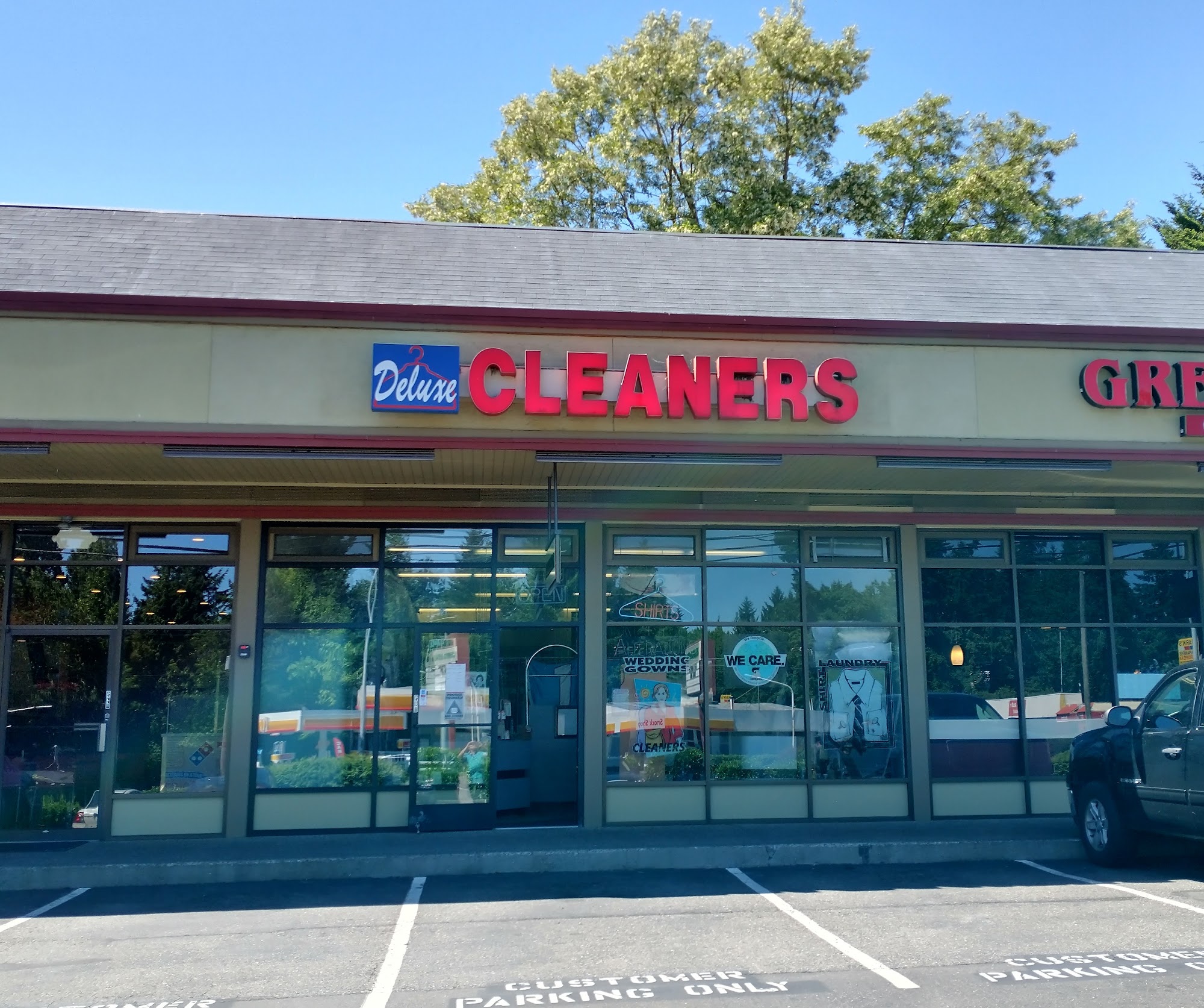 Deluxe Dry Cleaners