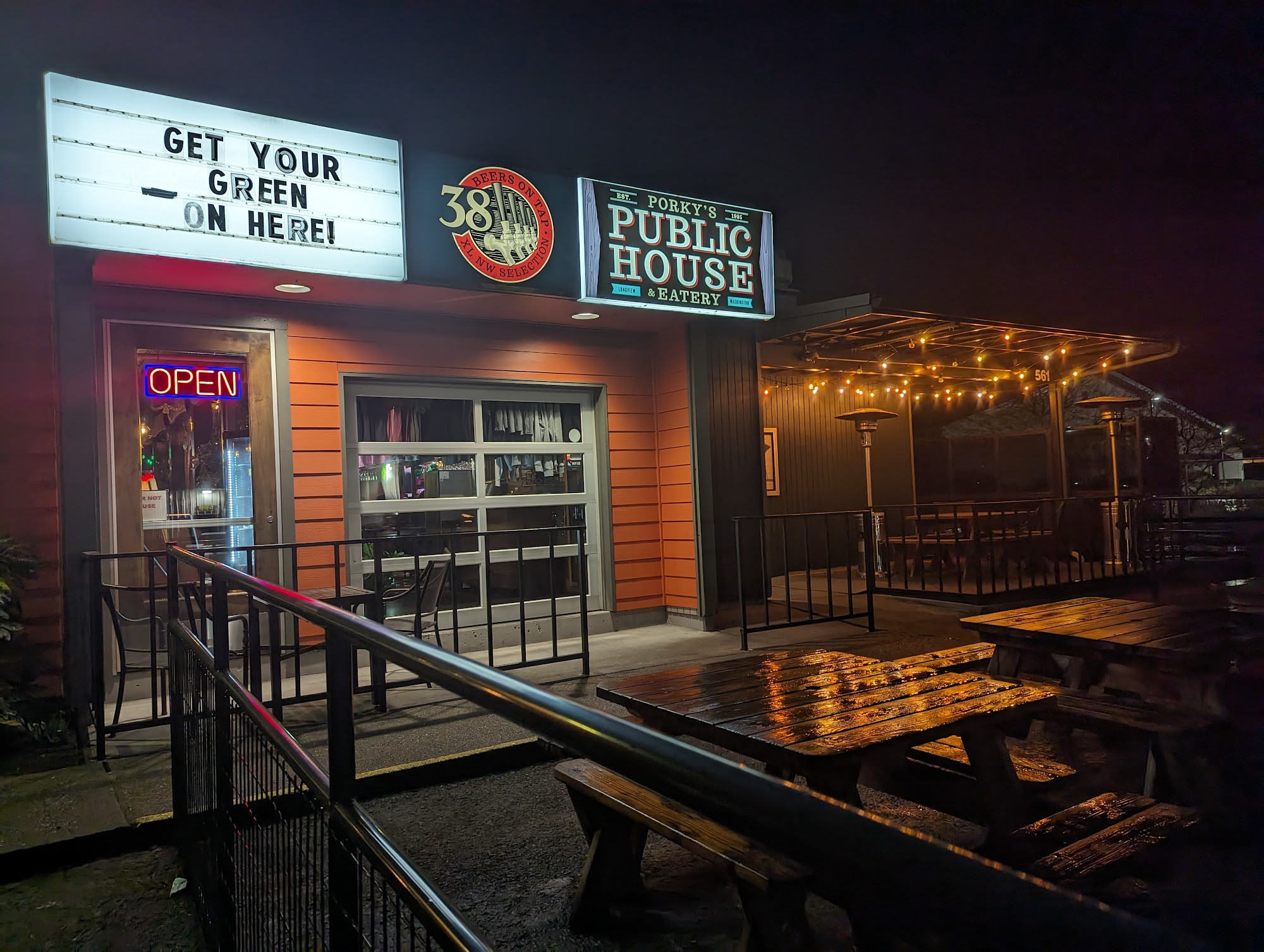 Porky's Public House & Eatery