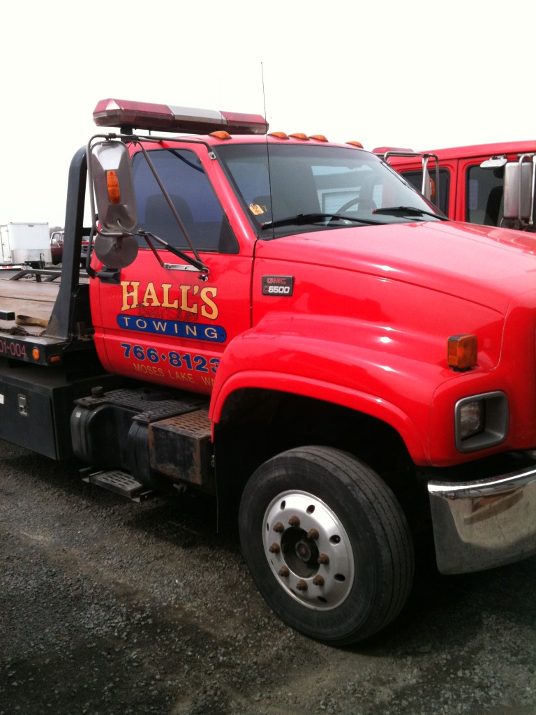 Hall's Body Shop Towing