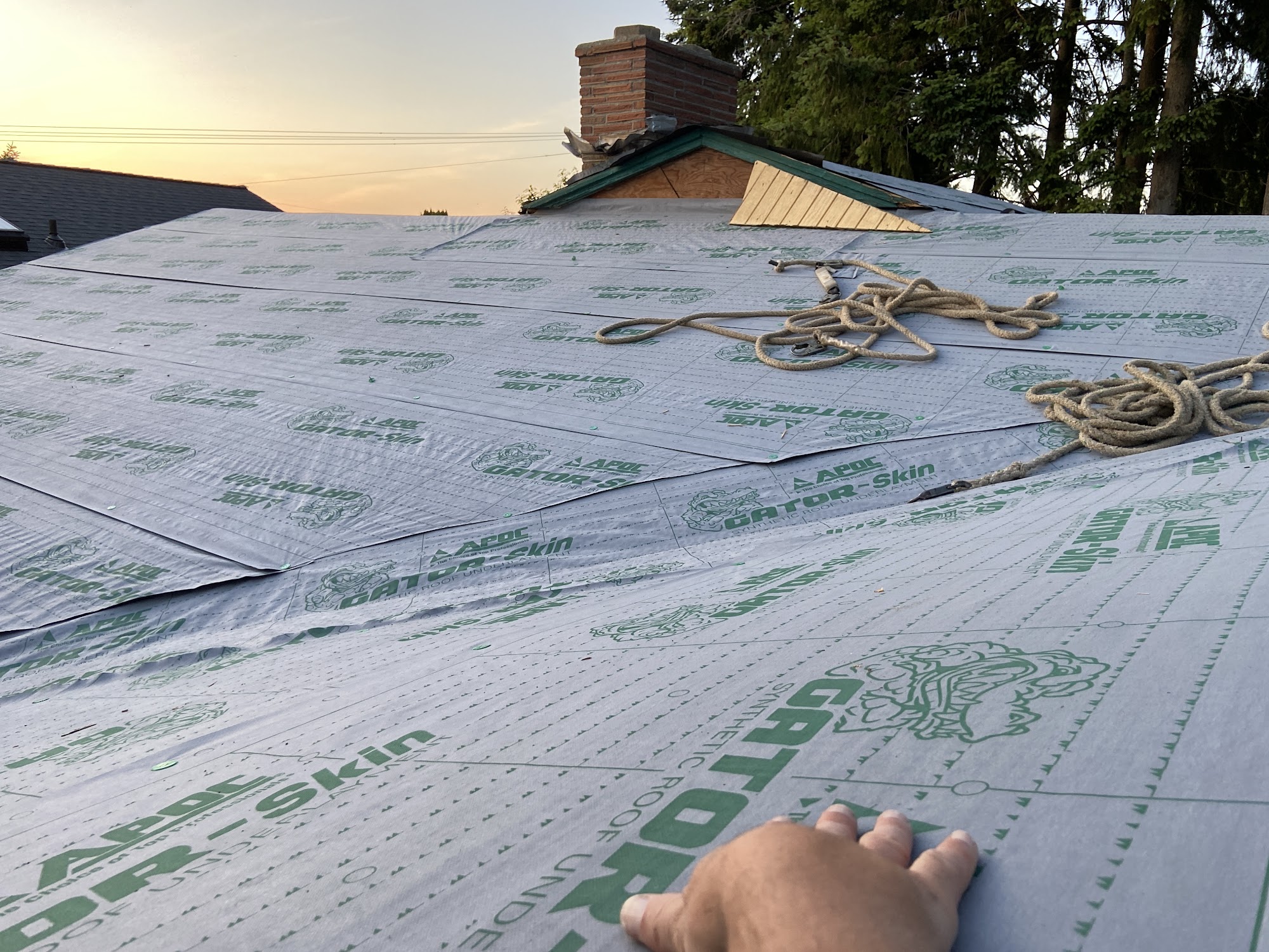 TJ Roofing LLC