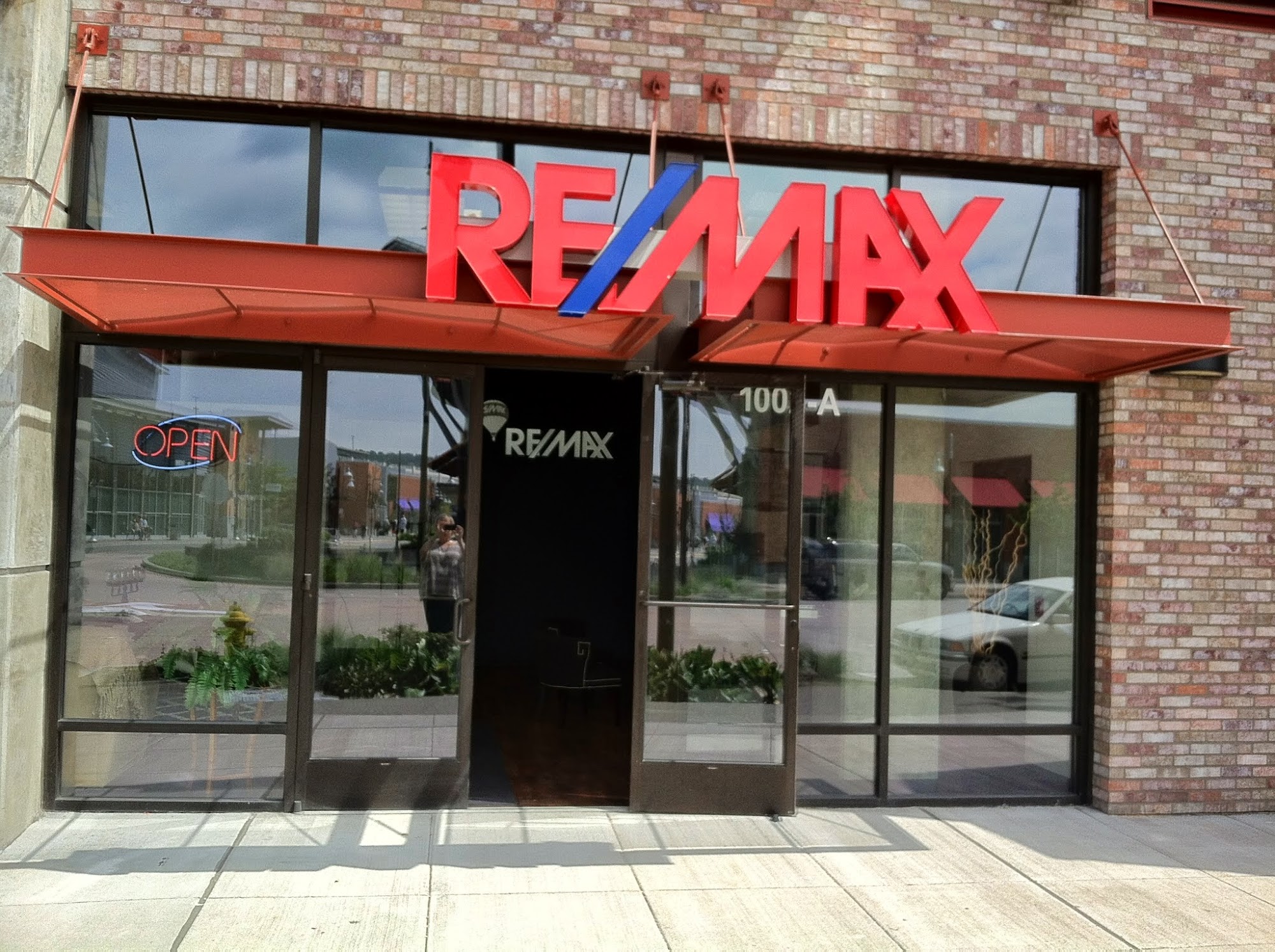 RE/MAX Select Real Estate