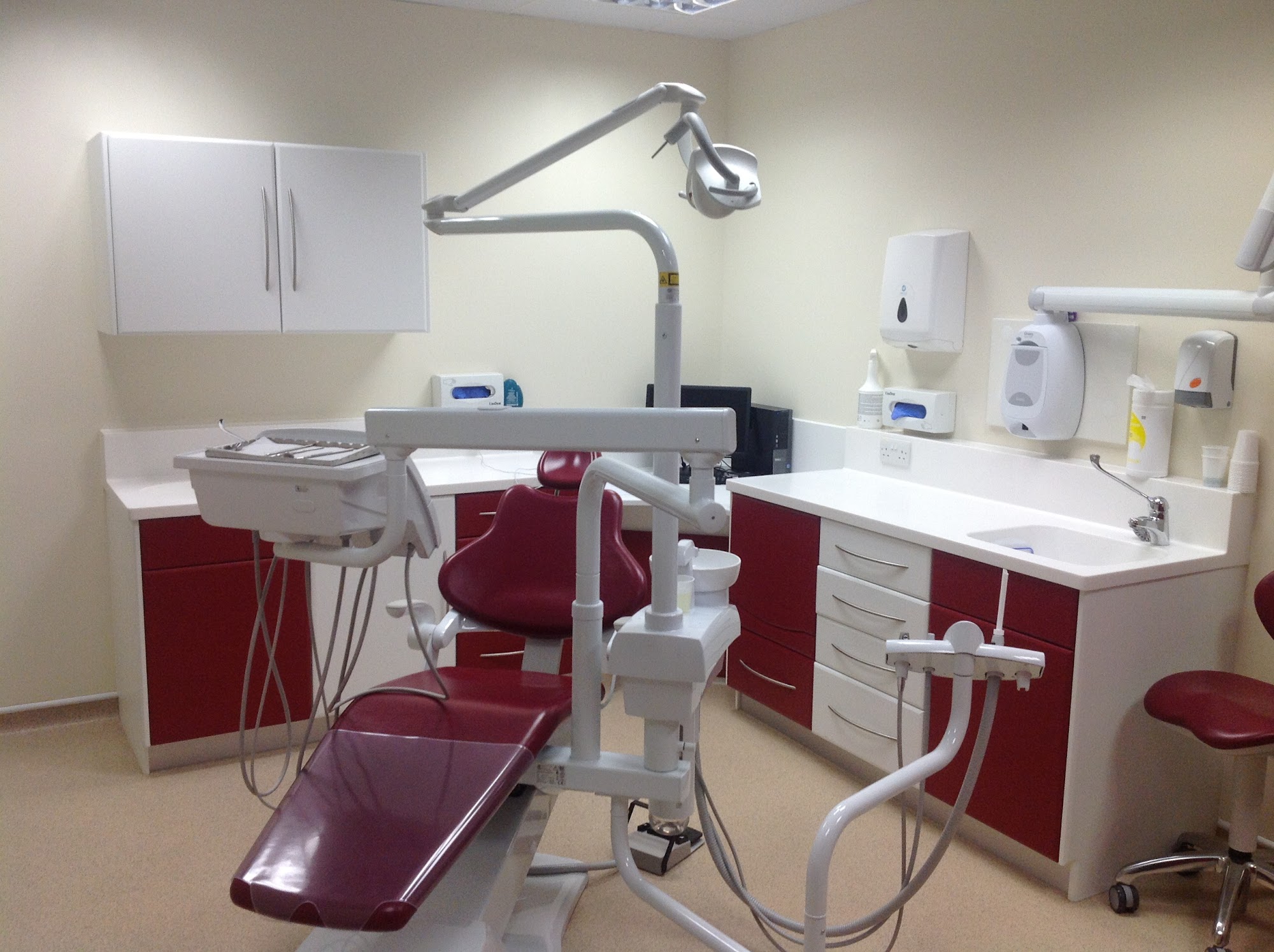Smileright Dental Clinic, 1st Floor Boots, Cardiff