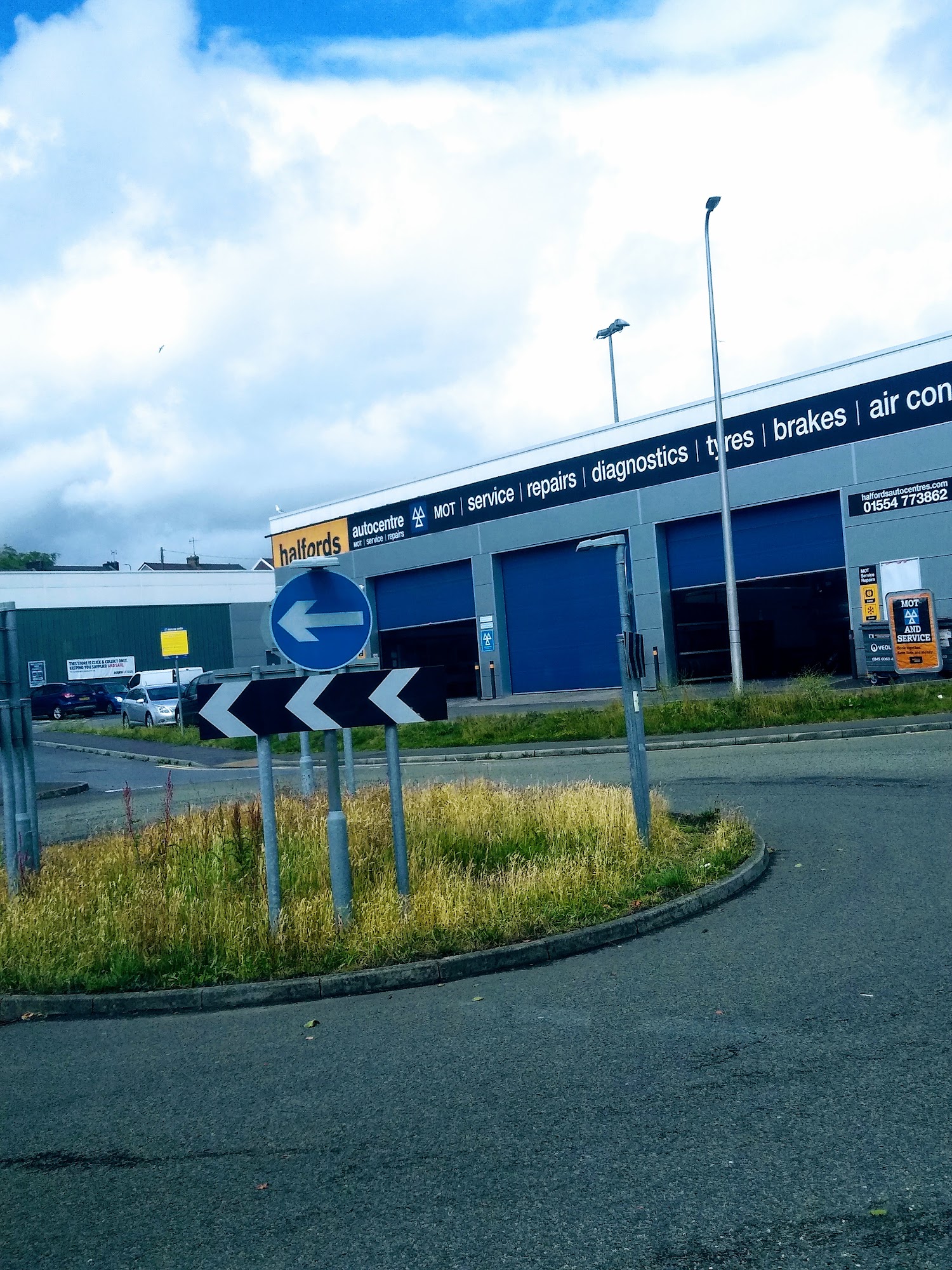 Halfords Autocentre Llanelli