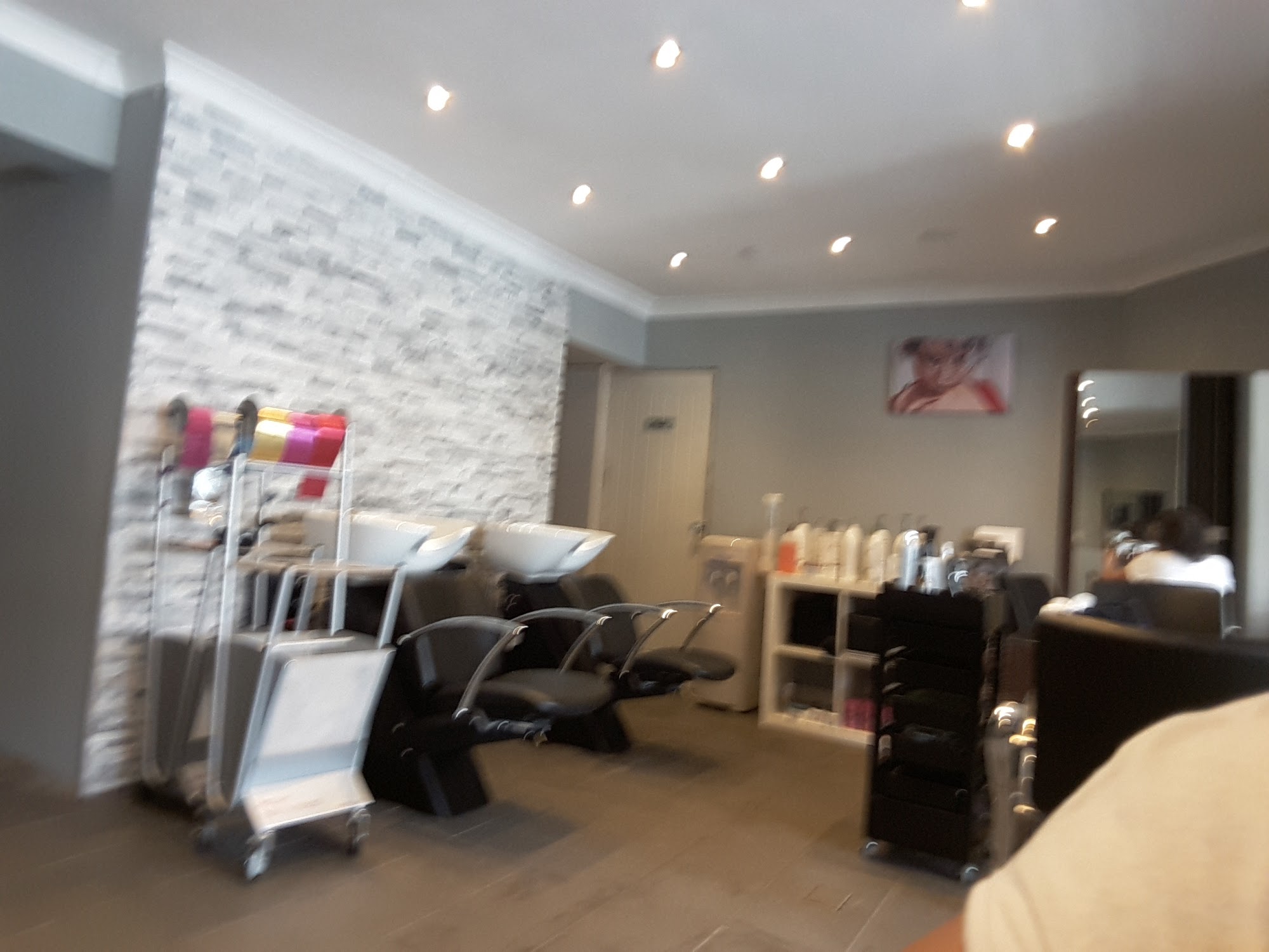 Avenue Hair & Beauty