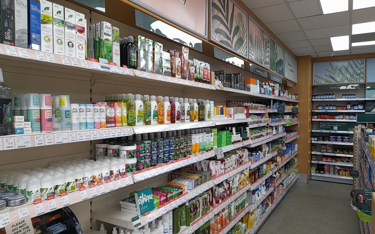 Holland & Barrett - Castleford Outlet