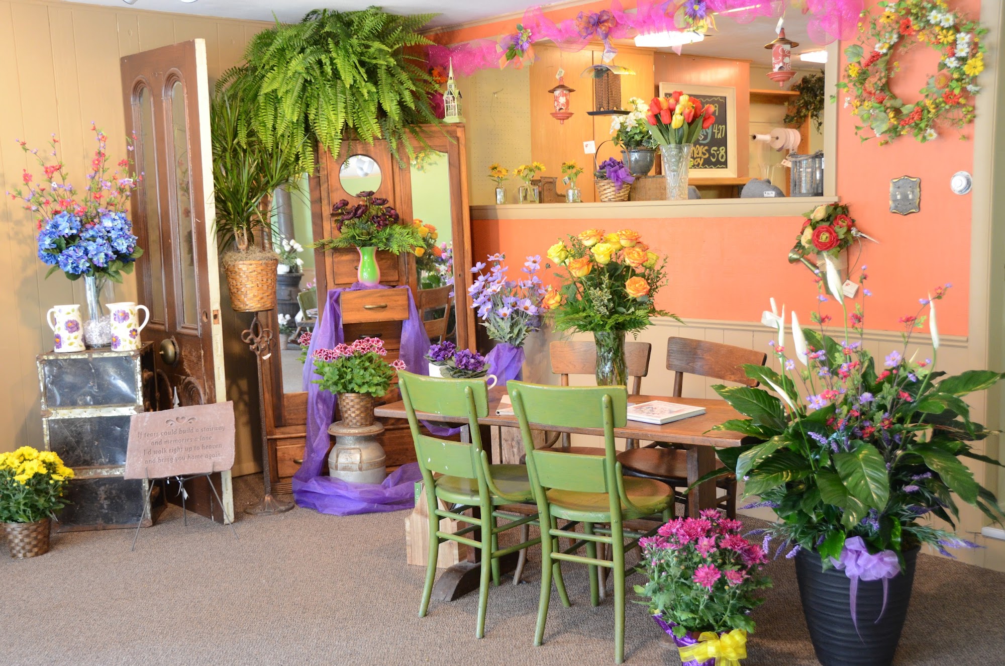 Black's Flower Shop 566 Pine St, Hartford Wisconsin 53027