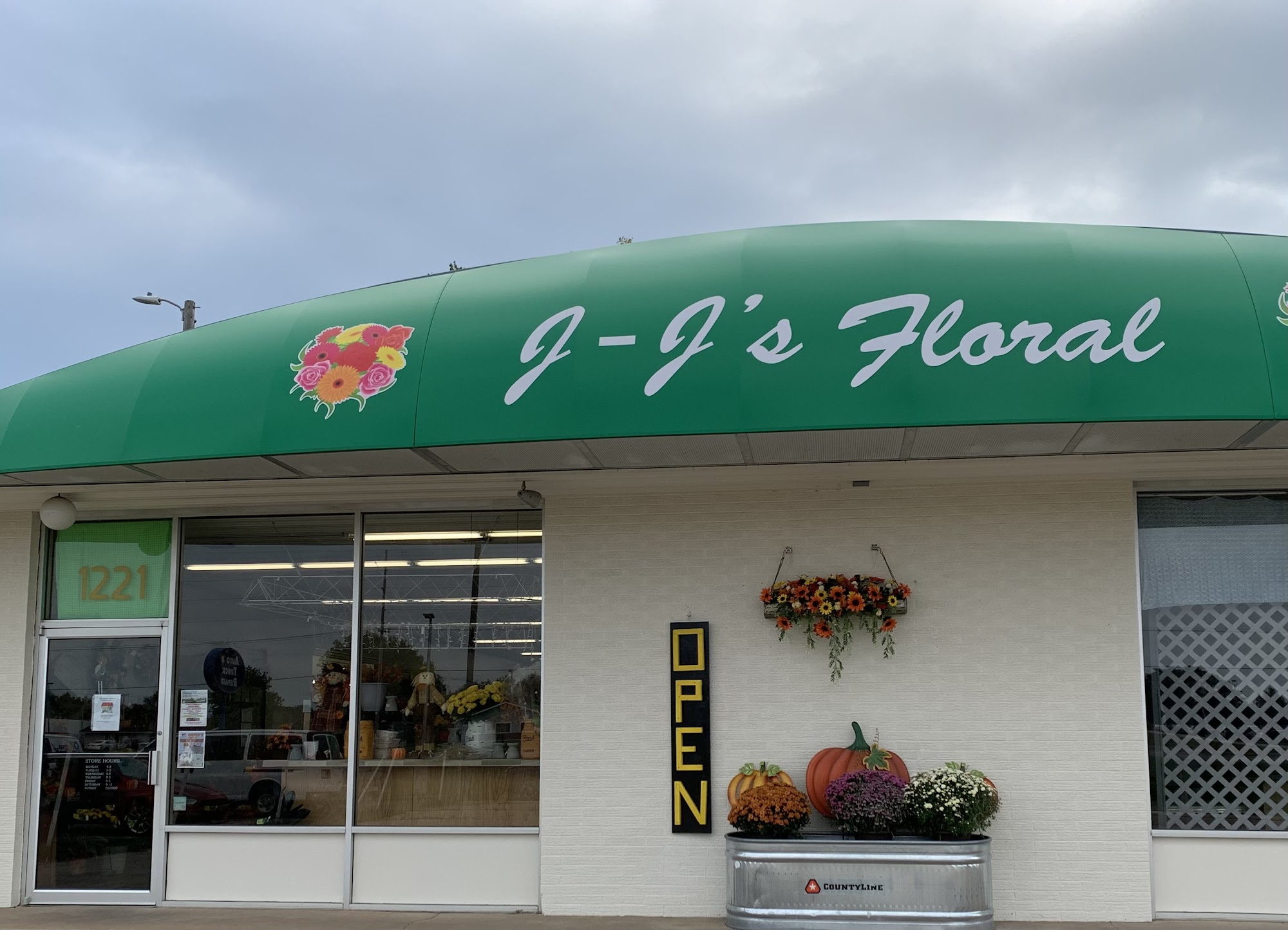 J J's Floral Shop 1221 N Superior Ave, Tomah Wisconsin 54660