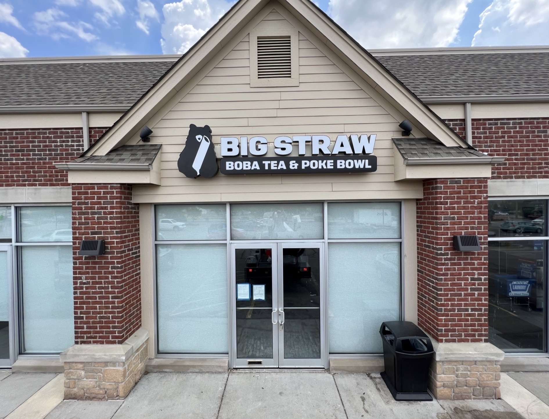 Big straw cafe